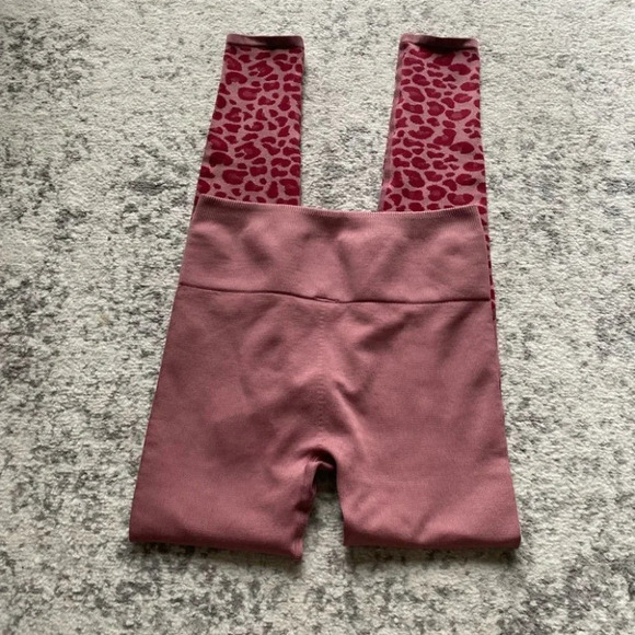 Fabletics seamless leggings high rise pink leopard animal print XS new - Picture 7 of 10